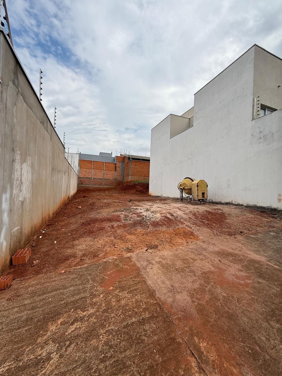Terreno 200m² no Terra Azul, Santa Bárbara d'Oeste — murado, limpo, vizinhos já construíram suas casas